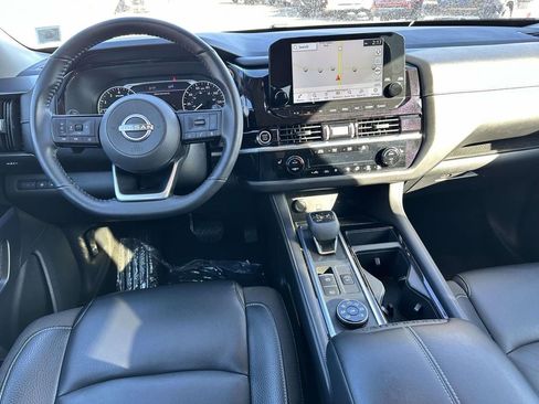 Used 2023 Nissan Pathfinder SL AWD/4WD image 16
