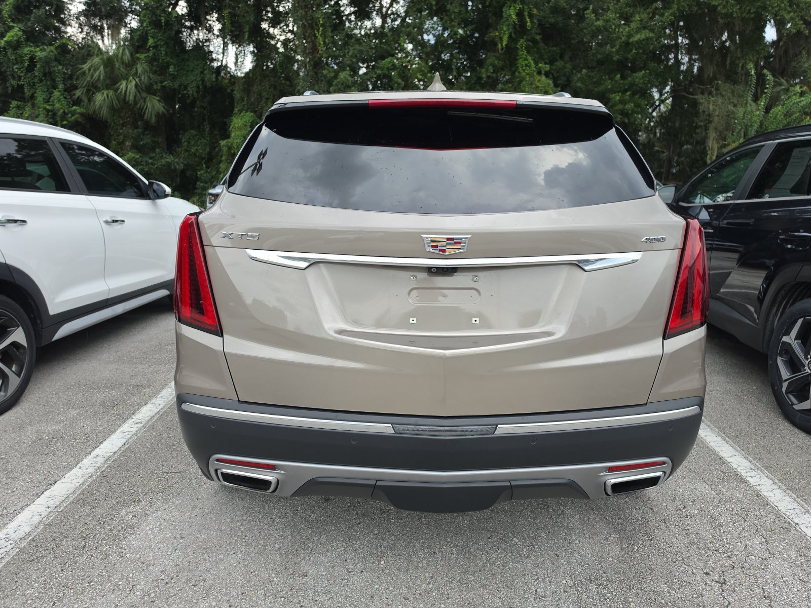 Used 2023 Cadillac XT5 Premium Luxury w/ Technology Package FWD image 4