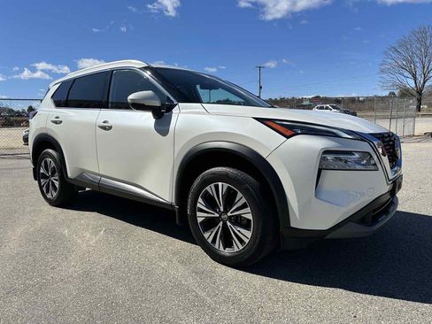 Used 2021 Nissan Rogue SV w/ Premium Package image 3