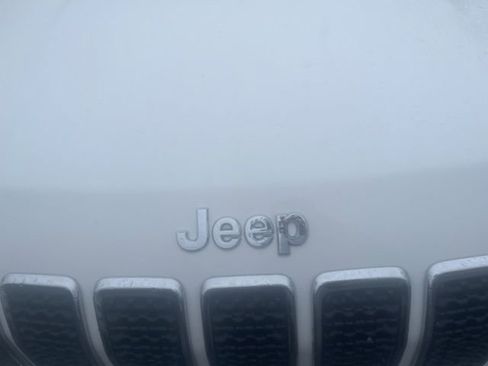 Used 2020 Jeep Cherokee Limited image 9