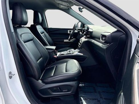 Used 2023 Ford Explorer XLT w/ Equipment Group 202A image 2