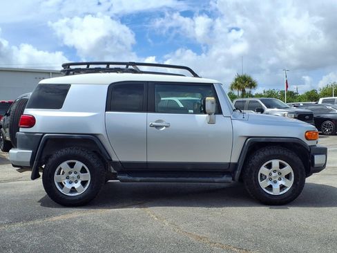 Used 2008 Toyota FJ Cruiser 2WD w/ Upgrade Pkg 2 image 21