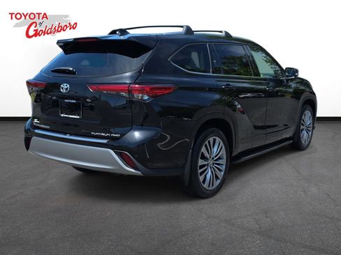 Used 2021 Toyota Highlander Platinum AWD/4WD image 5
