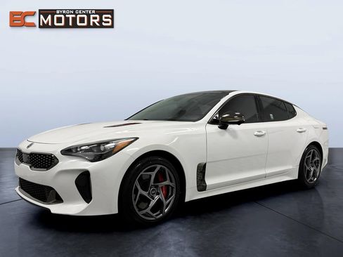 Used 2022 Kia Stinger GT2 image 2