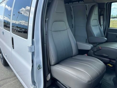 New 2025 GMC Savana 3500 Extended w/ Driver Convenience Package image 12