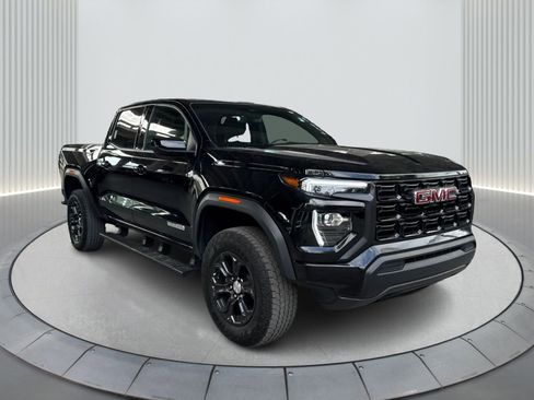 Used 2024 GMC Canyon Elevation image 3