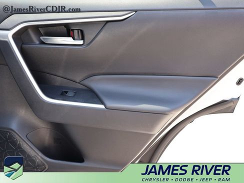 Used 2025 Toyota RAV4 XLE AWD/4WD image 10