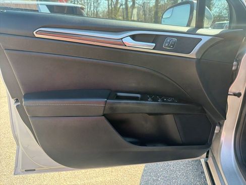 Used 2017 Ford Fusion SE w/ Equipment Group 202A image 12