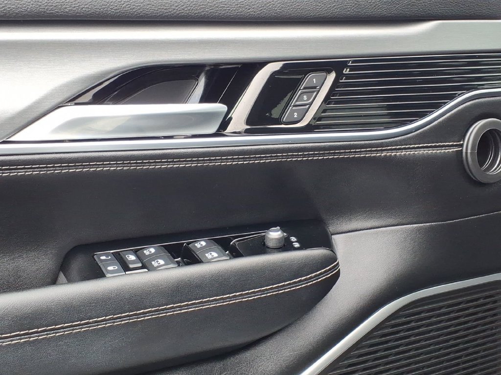 Used 2023 Jeep Wagoneer Series II AWD/4WD image 4