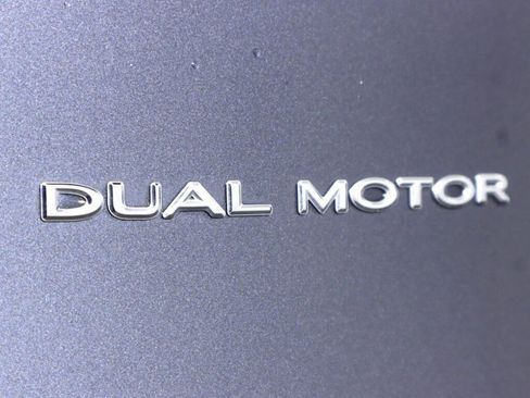 Used 2022 Tesla Model Y Long Range image 38