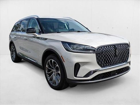 New 2025 Lincoln Aviator Reserve w/ Luxury Package image 7