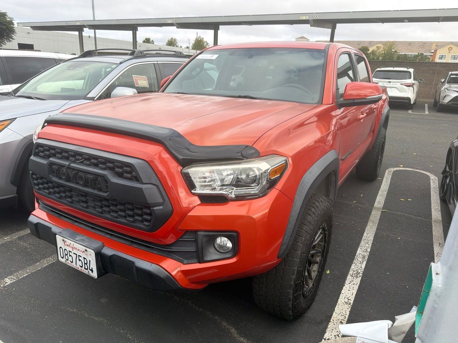 Certified 2017 Toyota Tacoma TRD Off-Road AWD/4WD image 3