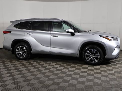 Used 2021 Toyota Highlander XLE image 14