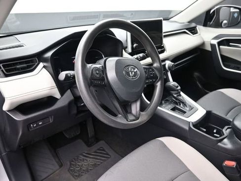 Used 2025 Toyota RAV4 XLE FWD image 18