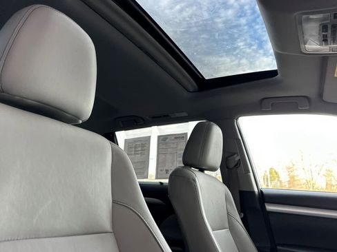 Used 2017 Toyota Highlander XLE image 18