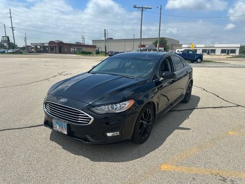 Used 2020 Ford Fusion SE w/ Equipment Group 151A FWD image 2