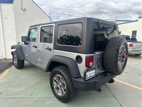 Used 2018 Jeep Wrangler Unlimited Rubicon w/ Connectivity Group image 12