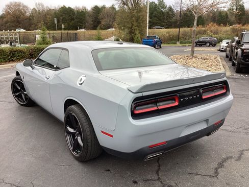 Used 2021 Dodge Challenger SXT image 2