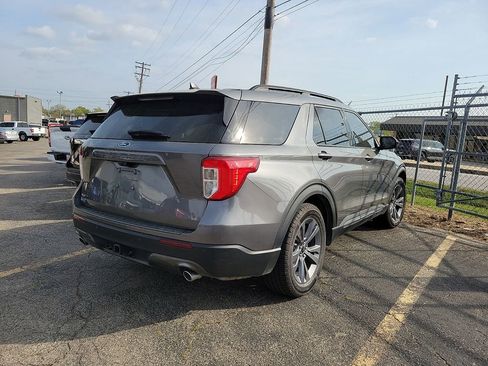 Used 2023 Ford Explorer XLT w/ Equipment Group 202A image 4