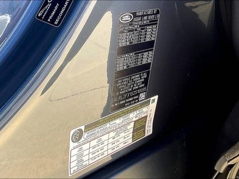 New 2025 Land Rover Discovery Dynamic SE image 8