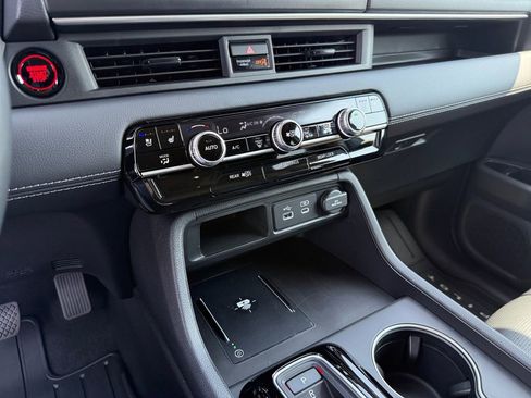 Used 2025 Honda Pilot Elite image 19