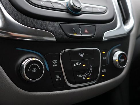 Used 2022 Chevrolet Equinox LS image 35