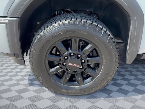 Certified 2025 GMC Sierra 3500 AT4 w/ Technology Package AWD/4WD image 13