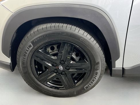 Used 2023 Toyota Corolla Cross L image 13