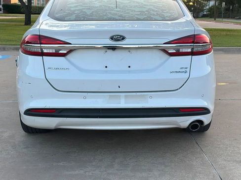 Used 2018 Ford Fusion SE w/ Equipment Group 602A FWD image 4