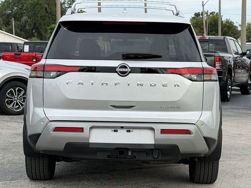 Used 2024 Nissan Pathfinder Platinum FWD image 6