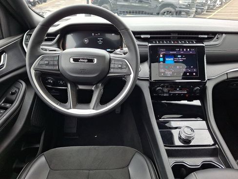 Used 2024 Jeep Grand Cherokee L Altitude AWD/4WD image 12
