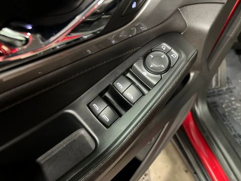 Used 2023 Chevrolet Traverse LT image 17