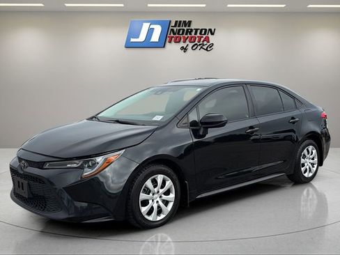 Used 2022 Toyota Corolla LE FWD image 1