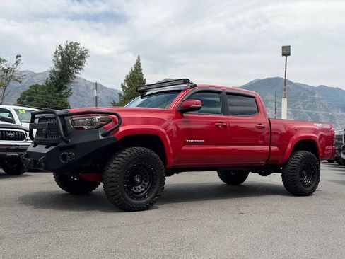 Used 2018 Toyota Tacoma TRD Off-Road w/ Technology Package AWD/4WD image 78