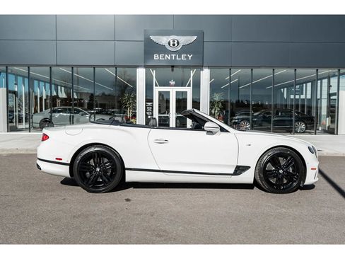 Used 2022 Bentley Continental GT V8 image 14
