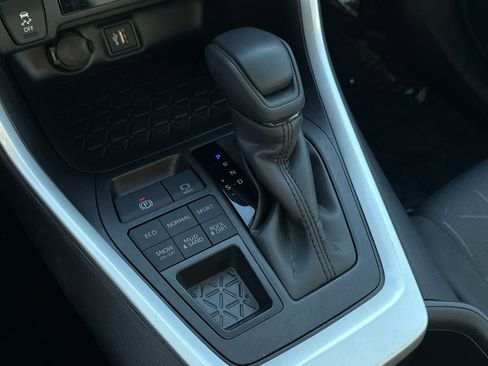 Used 2025 Toyota RAV4 XLE image 20