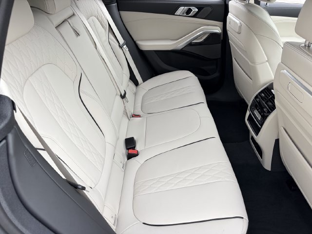 New 2027 BMW X6 xDrive40i w/ Climate Comfort Package AWD/4WD image 13