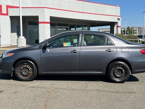 Used 2011 Toyota Corolla LE FWD image 9