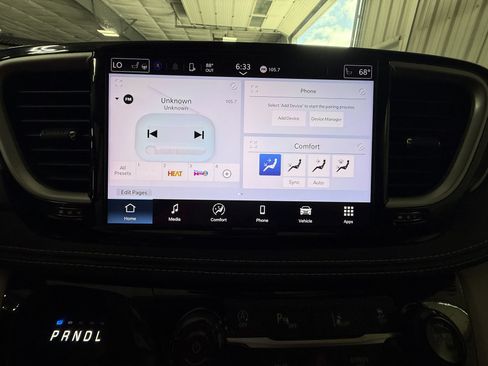 Used 2024 Chrysler Pacifica Touring-L FWD image 26