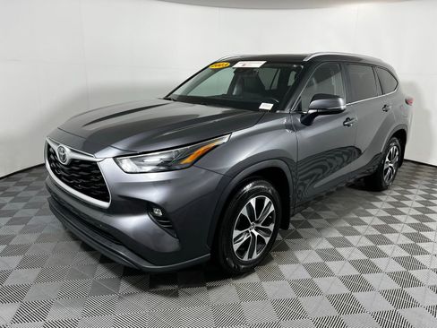 Certified 2023 Toyota Highlander XLE image 30