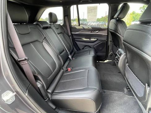 Certified 2025 Jeep Grand Cherokee Limited w/ Luxury Tech Group II AWD/4WD image 47