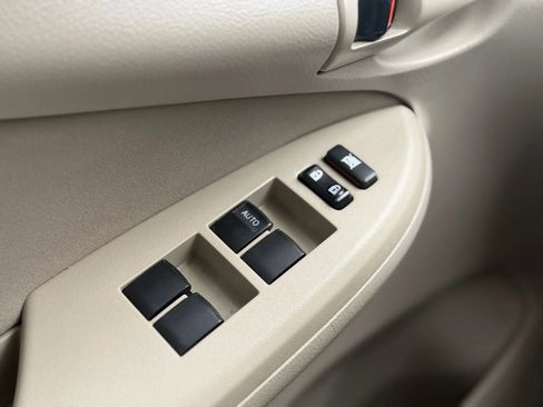 Used 2013 Toyota Corolla L image 32