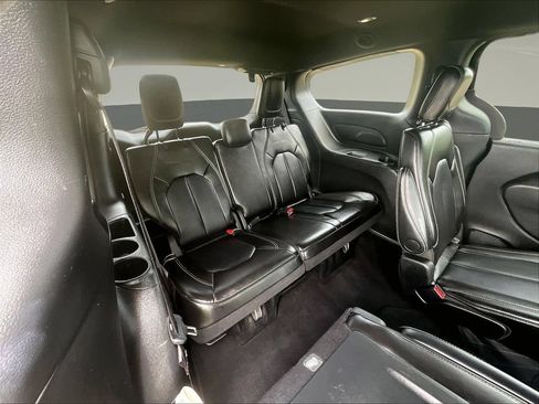 Used 2025 Chrysler Pacifica Select FWD image 29