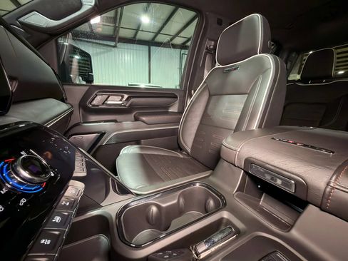 Used 2025 GMC Sierra 2500 AT4X AWD/4WD image 26