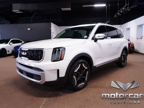 Used 2025 Kia Telluride EX image 3