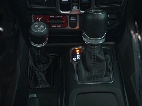 Used 2024 Jeep Wrangler Unlimited AWD/4WD image 20