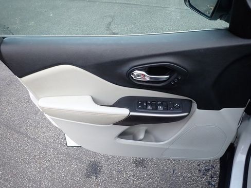 Certified 2019 Jeep Cherokee Limited w/ Trailer Tow Group image 18