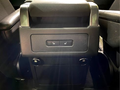 Used 2017 Land Rover Discovery SE AWD/4WD image 19