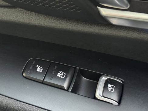 Used 2024 Kia Telluride SX Prestige w/ Towing Package image 17