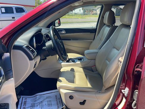 Used 2019 Jeep Grand Cherokee Limited w/ Trailer Tow Group IV AWD/4WD image 9